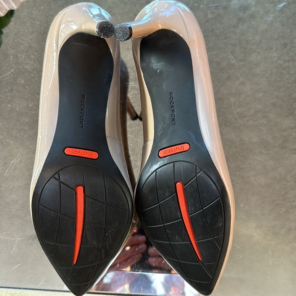 7.5 Rockport Nuetral Heel - Picture 3 of 5
